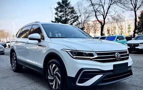 Volkswagen Tiguan II, 2023 год, 2 530 700 рублей, 3 фотография