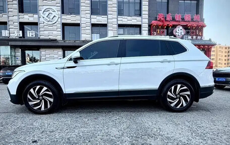 Volkswagen Tiguan II, 2023 год, 2 530 700 рублей, 7 фотография
