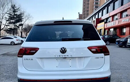 Volkswagen Tiguan II, 2023 год, 2 530 700 рублей, 5 фотография