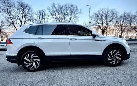 Volkswagen Tiguan II, 2023 год, 2 530 700 рублей, 8 фотография