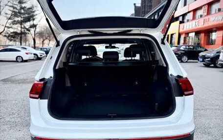 Volkswagen Tiguan II, 2023 год, 2 530 700 рублей, 9 фотография