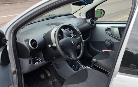 Peugeot 107 I рестайлинг, 2011 год, 550 000 рублей, 7 фотография