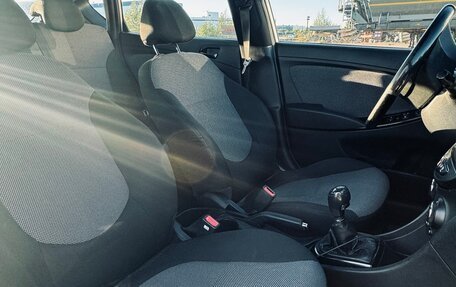 Hyundai Solaris II рестайлинг, 2014 год, 800 000 рублей, 16 фотография