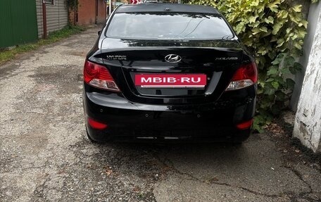 Hyundai Solaris II рестайлинг, 2012 год, 730 000 рублей, 3 фотография