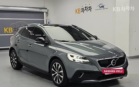 Volvo V40 II рестайлинг, 2018 год, 1 230 000 рублей, 3 фотография