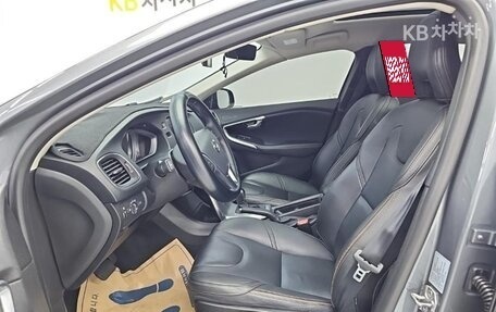 Volvo V40 II рестайлинг, 2018 год, 1 230 000 рублей, 10 фотография