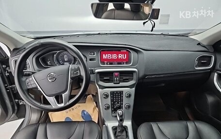 Volvo V40 II рестайлинг, 2018 год, 1 230 000 рублей, 6 фотография