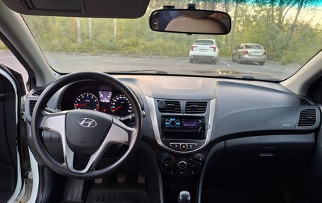 Hyundai Solaris II рестайлинг, 2012 год, 680 000 рублей, 9 фотография