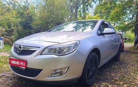 Opel Astra J, 2011 год, 760 000 рублей, 2 фотография