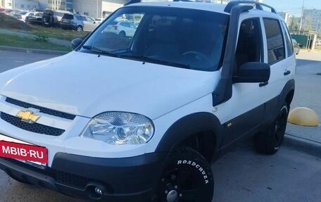 Chevrolet Niva I рестайлинг, 2017 год, 845 000 рублей, 4 фотография