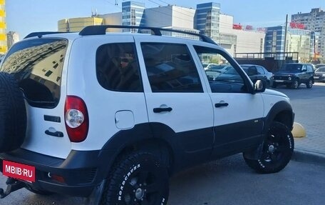 Chevrolet Niva I рестайлинг, 2017 год, 845 000 рублей, 5 фотография