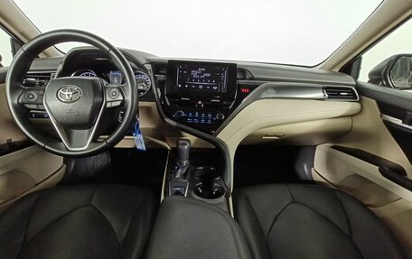 Toyota Camry, 2022 год, 3 470 000 рублей, 10 фотография