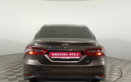 Toyota Camry, 2022 год, 3 470 000 рублей, 6 фотография