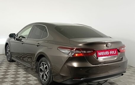 Toyota Camry, 2022 год, 3 470 000 рублей, 5 фотография