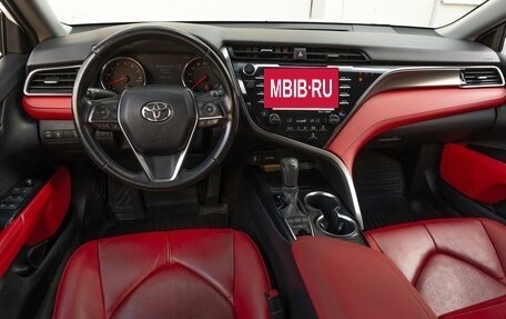 Toyota Camry, 2018 год, 2 249 000 рублей, 7 фотография