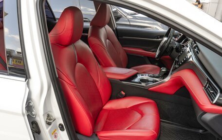 Toyota Camry, 2018 год, 2 249 000 рублей, 9 фотография