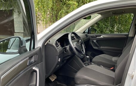 Volkswagen Tiguan II, 2018 год, 2 350 000 рублей, 16 фотография