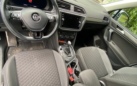 Volkswagen Tiguan II, 2018 год, 2 350 000 рублей, 18 фотография