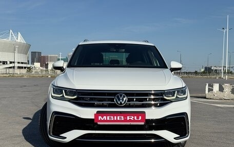 Volkswagen Tiguan II, 2021 год, 3 900 000 рублей, 3 фотография