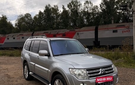 Mitsubishi Pajero IV, 2011 год, 1 950 000 рублей, 2 фотография