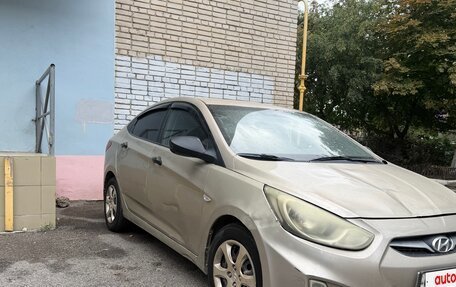 Hyundai Solaris II рестайлинг, 2013 год, 355 000 рублей, 3 фотография