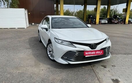 Toyota Camry, 2019 год, 3 350 000 рублей, 2 фотография