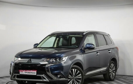 Mitsubishi Outlander III рестайлинг 3, 2019 год, 3 299 000 рублей, 1 фотография