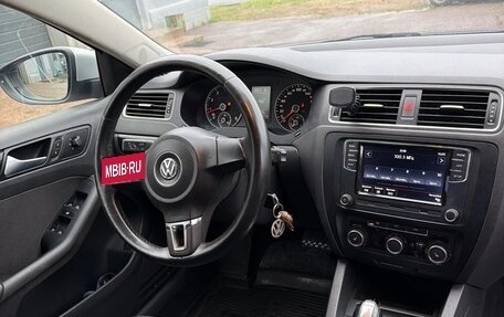 Volkswagen Jetta VI, 2013 год, 950 000 рублей, 13 фотография