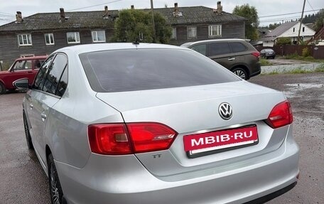 Volkswagen Jetta VI, 2013 год, 950 000 рублей, 6 фотография