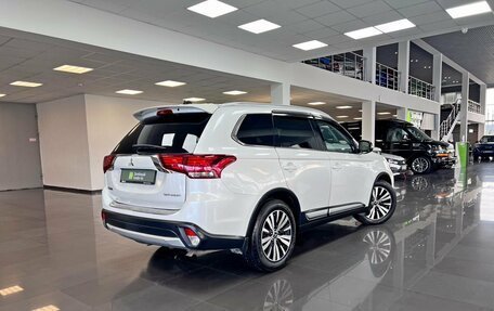 Mitsubishi Outlander III рестайлинг 3, 2016 год, 1 795 000 рублей, 2 фотография