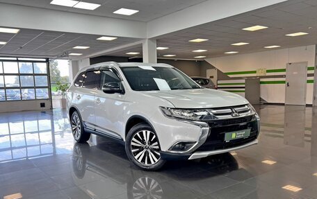 Mitsubishi Outlander III рестайлинг 3, 2016 год, 1 795 000 рублей, 5 фотография