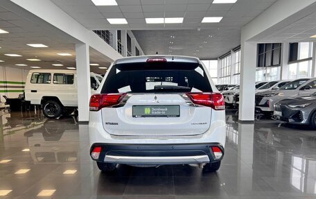 Mitsubishi Outlander III рестайлинг 3, 2016 год, 1 795 000 рублей, 4 фотография