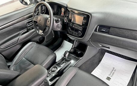 Mitsubishi Outlander III рестайлинг 3, 2016 год, 1 795 000 рублей, 13 фотография