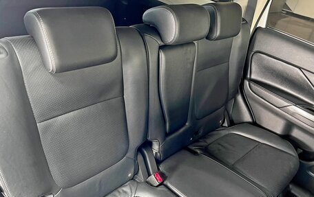 Mitsubishi Outlander III рестайлинг 3, 2016 год, 1 795 000 рублей, 12 фотография