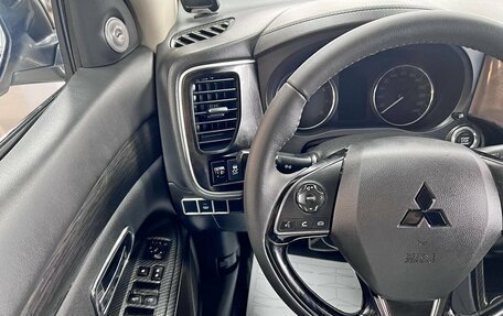 Mitsubishi Outlander III рестайлинг 3, 2016 год, 1 795 000 рублей, 16 фотография
