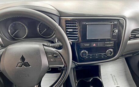 Mitsubishi Outlander III рестайлинг 3, 2016 год, 1 795 000 рублей, 17 фотография