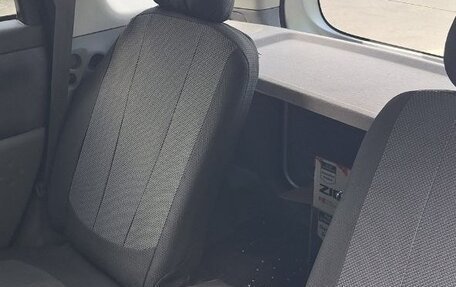 Toyota FunCargo, 2000 год, 333 000 рублей, 10 фотография