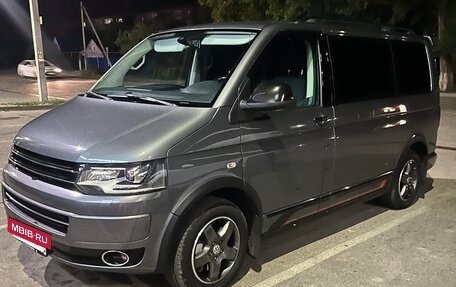 Volkswagen Multivan T5, 2015 год, 2 390 000 рублей, 2 фотография