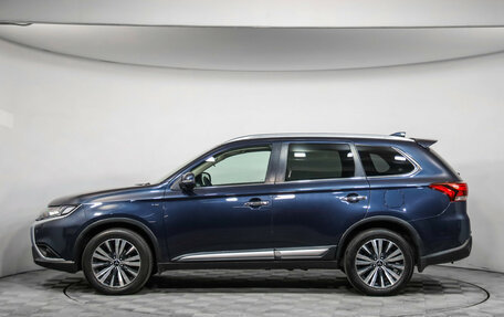 Mitsubishi Outlander III рестайлинг 3, 2019 год, 3 299 000 рублей, 8 фотография