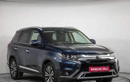 Mitsubishi Outlander III рестайлинг 3, 2019 год, 3 299 000 рублей, 3 фотография