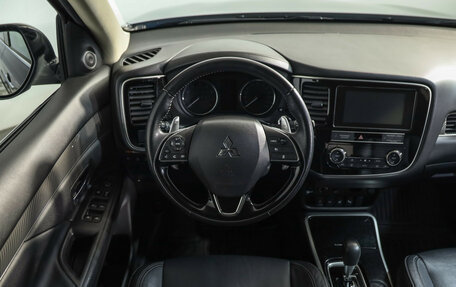 Mitsubishi Outlander III рестайлинг 3, 2019 год, 3 299 000 рублей, 11 фотография