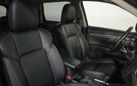 Mitsubishi Outlander III рестайлинг 3, 2019 год, 3 299 000 рублей, 27 фотография