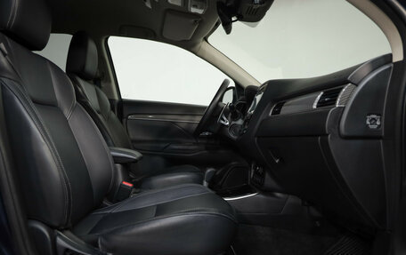 Mitsubishi Outlander III рестайлинг 3, 2019 год, 3 299 000 рублей, 26 фотография