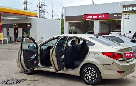 Hyundai Solaris II рестайлинг, 2011 год, 430 000 рублей, 4 фотография