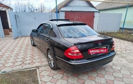 Mercedes-Benz E-Класс, 2003 год, 900 000 рублей, 3 фотография