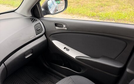 Hyundai Solaris II рестайлинг, 2015 год, 1 050 000 рублей, 12 фотография