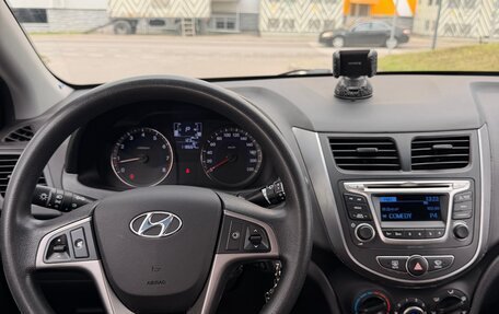 Hyundai Solaris II рестайлинг, 2015 год, 1 050 000 рублей, 11 фотография