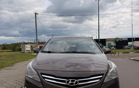 Hyundai Solaris II рестайлинг, 2015 год, 1 050 000 рублей, 2 фотография