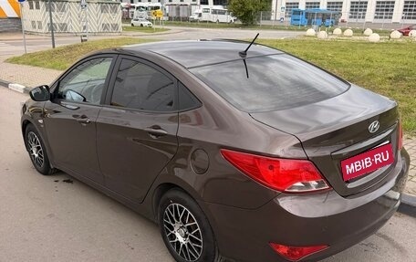 Hyundai Solaris II рестайлинг, 2015 год, 1 050 000 рублей, 4 фотография