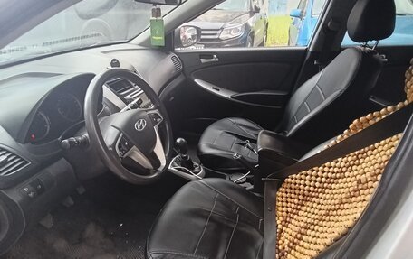 Hyundai Solaris II рестайлинг, 2012 год, 560 000 рублей, 2 фотография